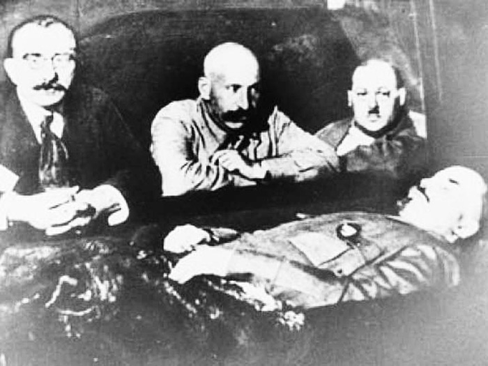 Забальзамированный Ленин. 1924