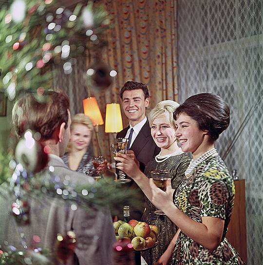 http://ussr-kruto.ru/wp-content/uploads/2015/12/%D0%9D%D0%BE%D0%B2%D1%8B%D0%B9-%D0%B3%D0%BE%D0%B4-%D0%9D.-%D0%9A%D0%BE%D0%B7%D0%BB%D0%BE%D0%B2%D1%81%D0%BA%D0%B8%D0%B9-1961.jpg